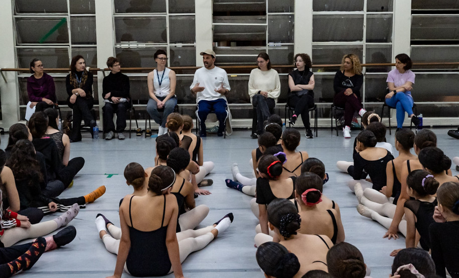 Escola de Dança Teatro Guaíra celebra 70 anos com espetáculo que revisita a própria trajetória