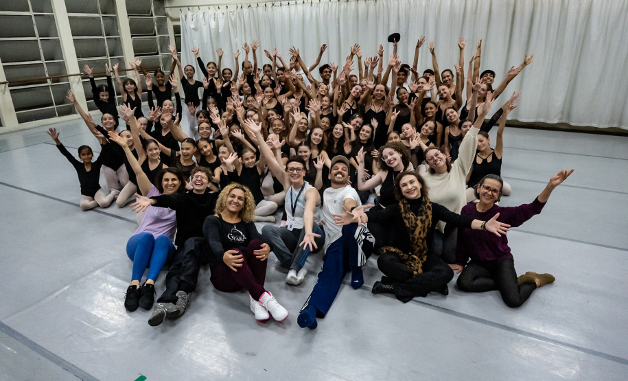 Escola de Dança Teatro Guaíra celebra 70 anos com espetáculo que revisita a própria trajetória