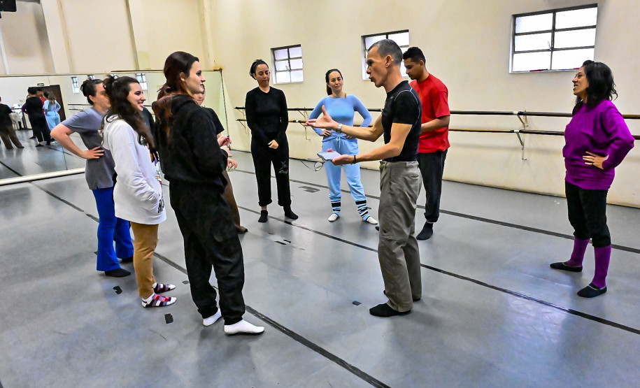 Teatro Guaíra oferece curso gratuito de técnicas corporais para artistas do movimento