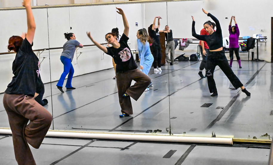Teatro Guaíra oferece curso gratuito de técnicas corporais para artistas do movimento