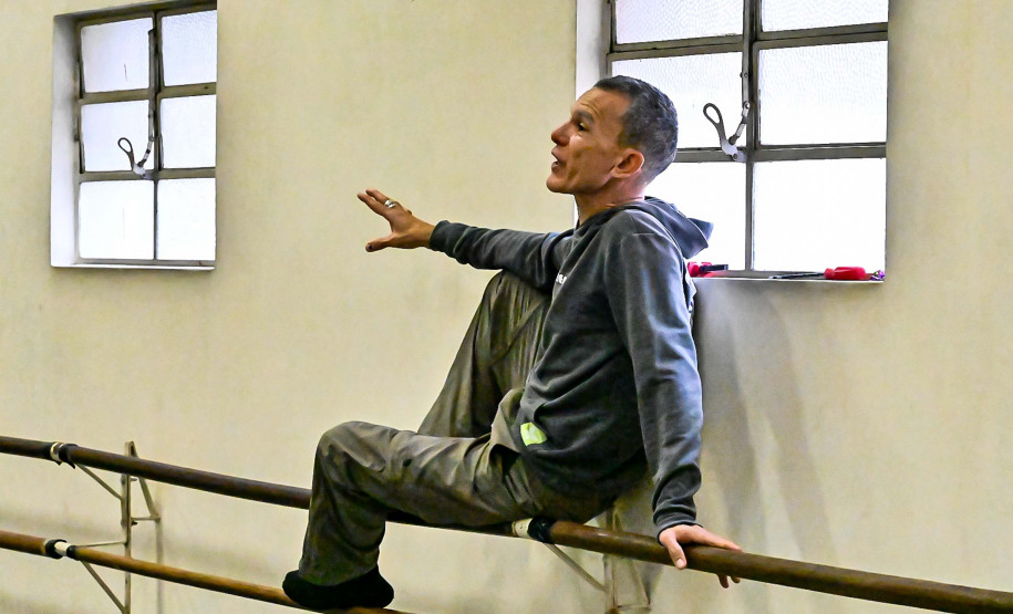 Teatro Guaíra oferece curso gratuito de técnicas corporais para artistas do movimento