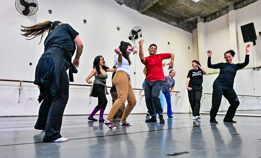 Teatro Guaíra oferece curso gratuito de técnicas corporais para artistas do movimento