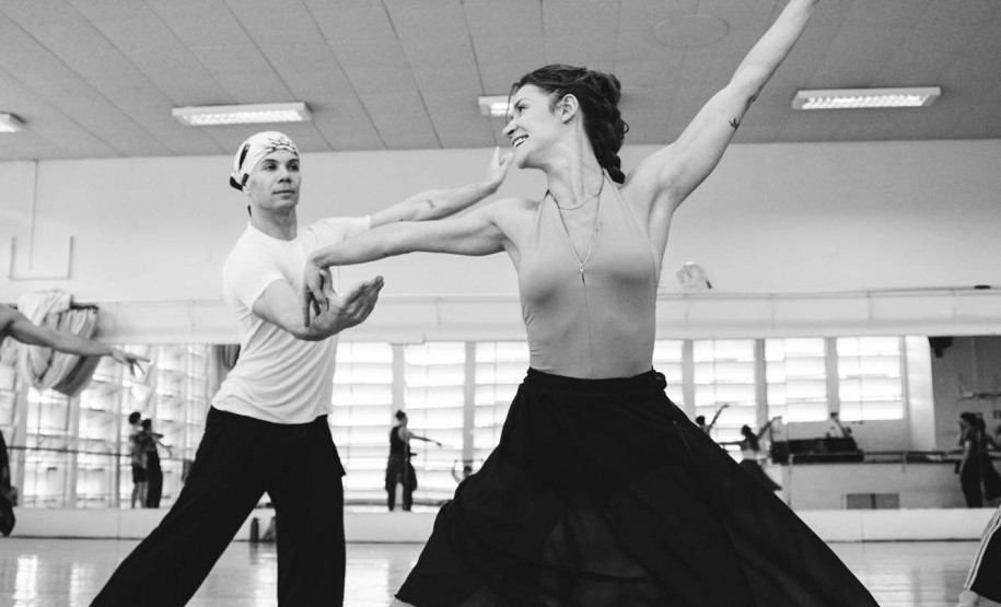Estreia da semana, balé “GiselleS” transforma clássico em história de identidade e amor