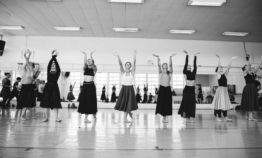 Estreia da semana, balé “GiselleS” transforma clássico em história de identidade e amor