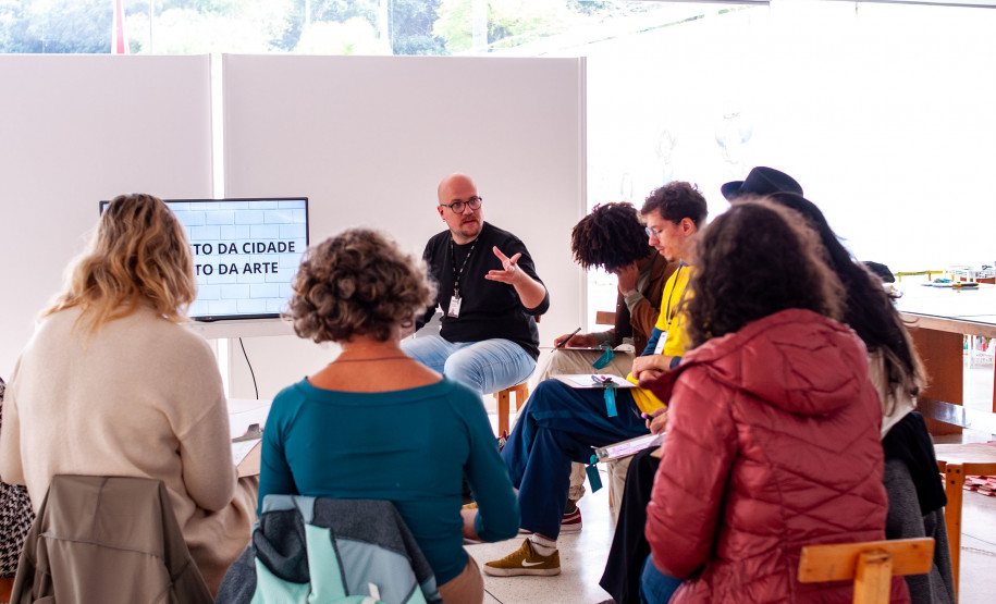 MON na Escola de junho apresenta obras do paranaense Miguel Bakun