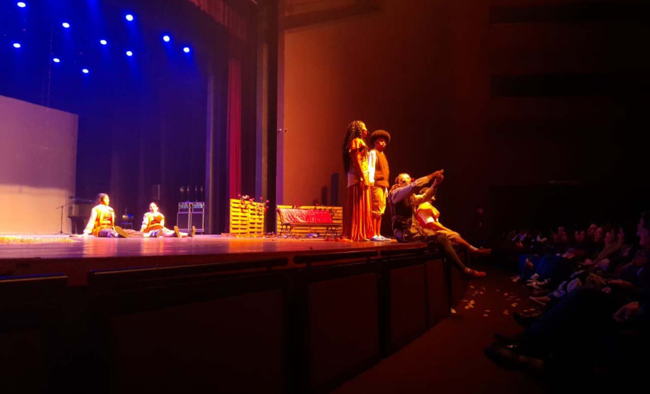 Colégio Estadual do Paraná celebra 180 anos com espetáculo no Teatro Guaíra