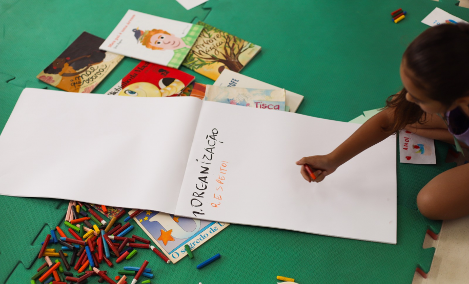 Com apoio do Governo do Estado, projeto Cidades Imaginadas lança livro criado por meninas em Curitiba e celebra a potência das infâncias