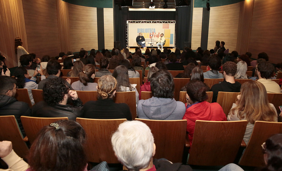 Agenda cultural tem mostra no MUPA, festival folclórico no Guaíra, Rogério Dias no Alfredo Andersen