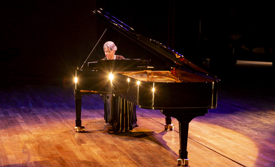 Concerto da Orquestra Sinfônica do Paraná celebra os 70 anos da pianista Analaura de Souza Pinto