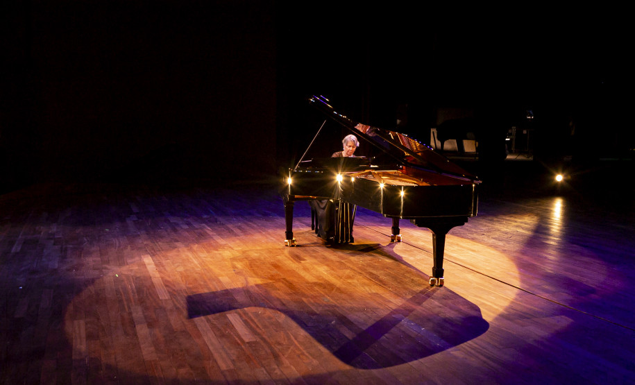 Concerto da Orquestra Sinfônica do Paraná celebra os 70 anos da pianista Analaura de Souza Pinto