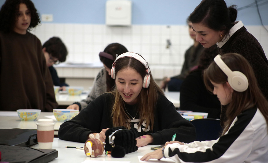 Matrículas abertas no Centro Juvenil de Artes Plásticas e oficina de mangá no MON marcam a agenda cultural da semana