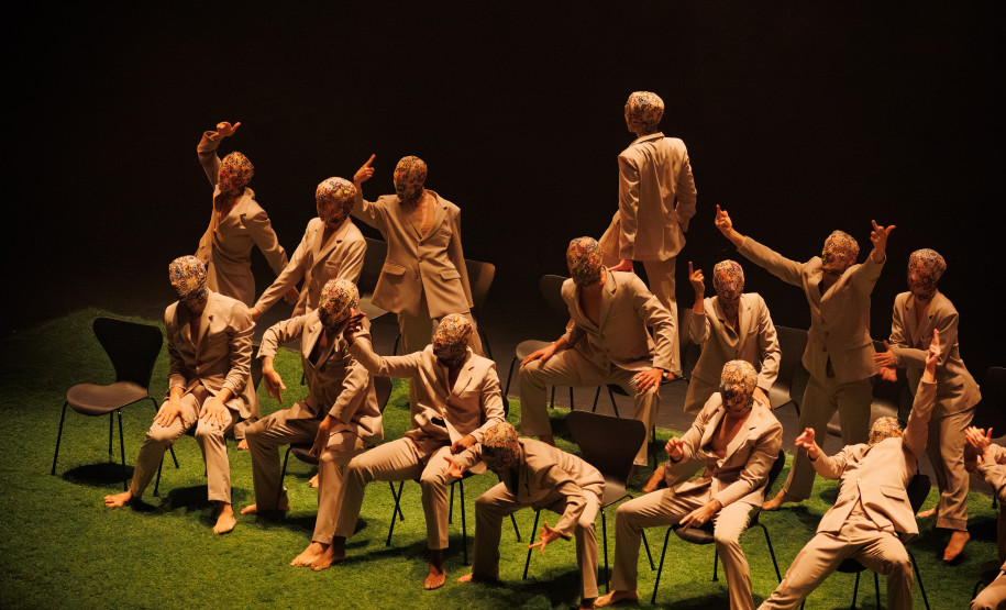 Balé Teatro Guaíra estreia espetáculo que une memória, coletividade e dança contemporâneaBalé Teatro Guaíra estreia espetáculo que une memória, coletividade e dança contemporânea