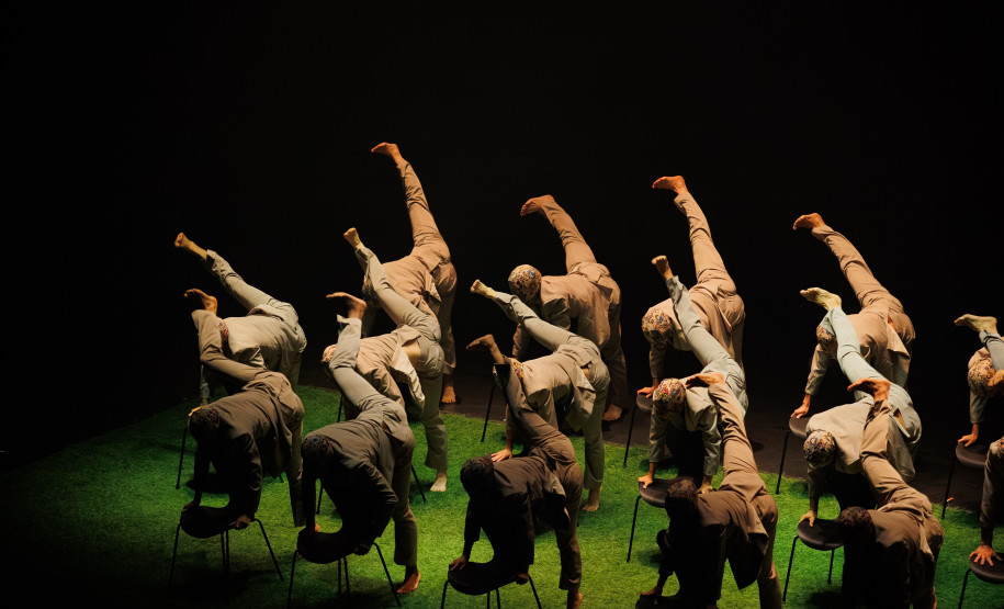 Balé Teatro Guaíra estreia espetáculo que une memória, coletividade e dança contemporâneaBalé Teatro Guaíra estreia espetáculo que une memória, coletividade e dança contemporânea