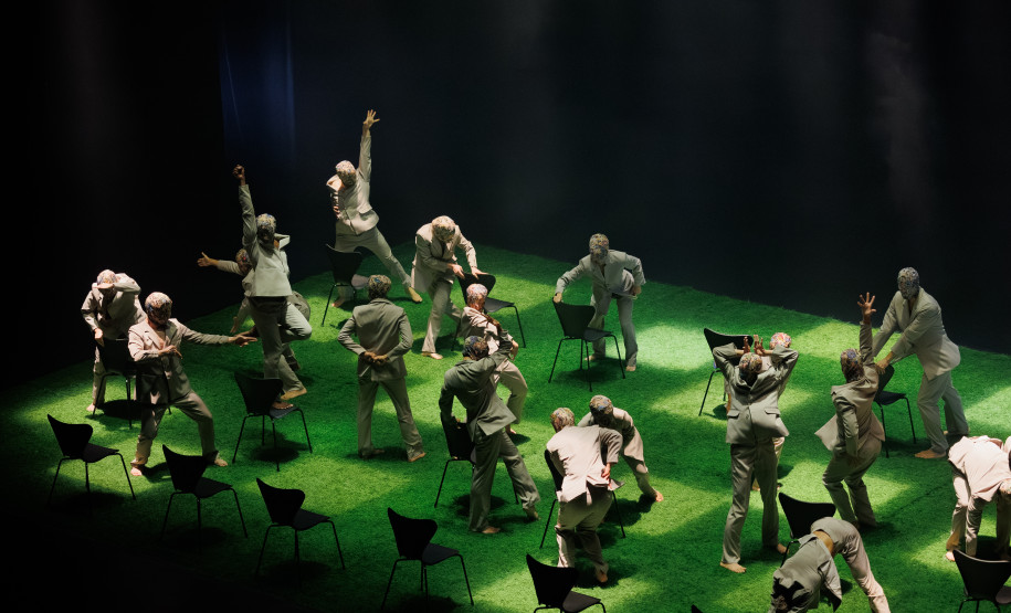 Balé Teatro Guaíra estreia espetáculo que une memória, coletividade e dança contemporâneaBalé Teatro Guaíra estreia espetáculo que une memória, coletividade e dança contemporânea