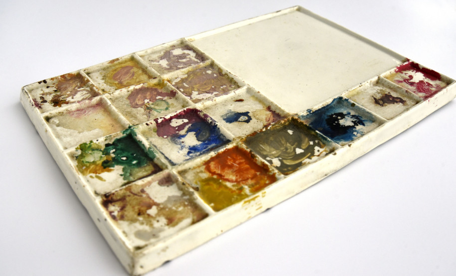 Paleta em porcelana branca que pertenceu a Iria Corrêa