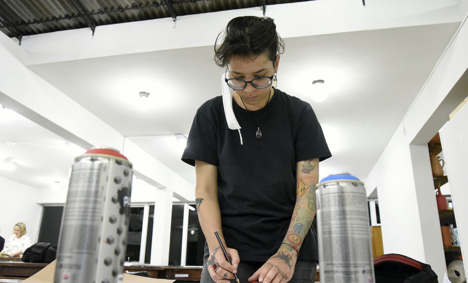 A designer Mical Queiroz buscou o curso para incorporar as técnicas em seu trabalho.