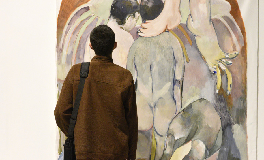 "Estamos Aqui" reúne obras de 15 artistas mulheres.