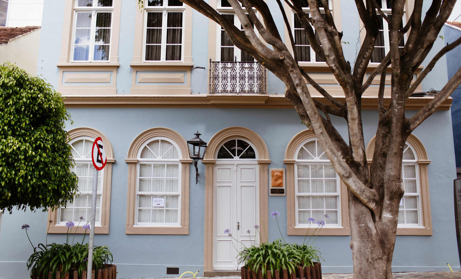 Museu Casa permite conhecer vida e obra de Alfredo Andersen.