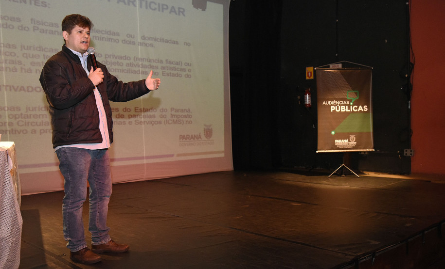 Audiências Públicas de Cultura estão ocorrendo nas oito macrorregiões do estado; na foto, reunião em Ponta Grossa.