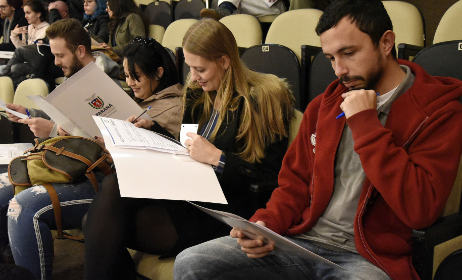 Audiências Públicas de Cultura estão ocorrendo nas oito macrorregiões do estado; na foto, reunião em Ponta Grossa.