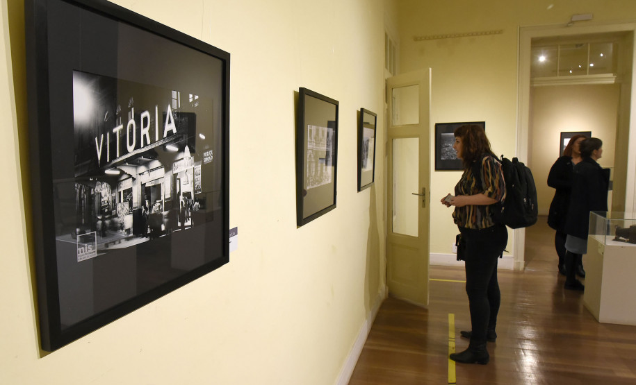 Exposição Revisitando Curitiba no MIS-PR.