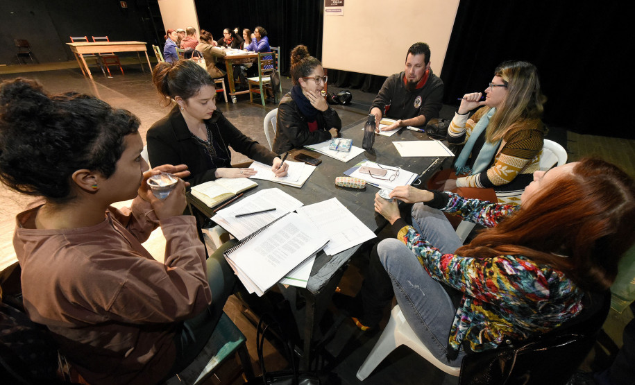 Mais de 1,5 mil agentes culturais, gestores e artistas do Paraná foram atendidos pelas audiências públicas.