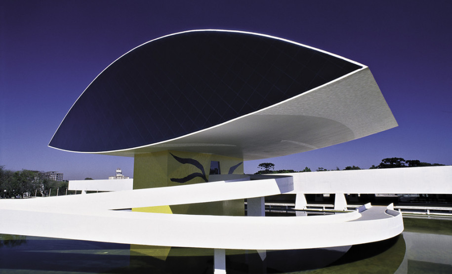 Última semana para visitar exposições de Ivens Machado e Le Corbusier no MON.