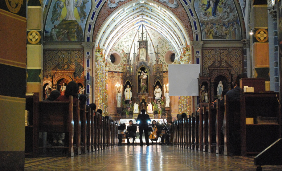 Orquestra Sinfônica do Paraná se apresenta em homenagem aos 350 anos da Catedral de Curitiba